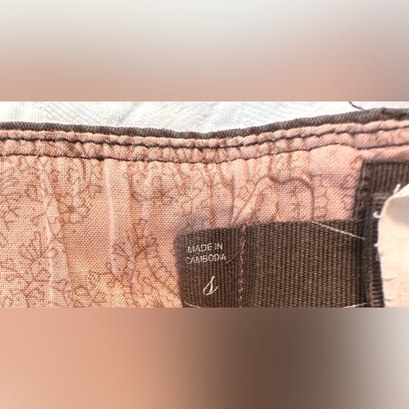 225. Ladies Old Navy Maternity Vintage Brown Stretch Capri Pant - Picture 7 of 9